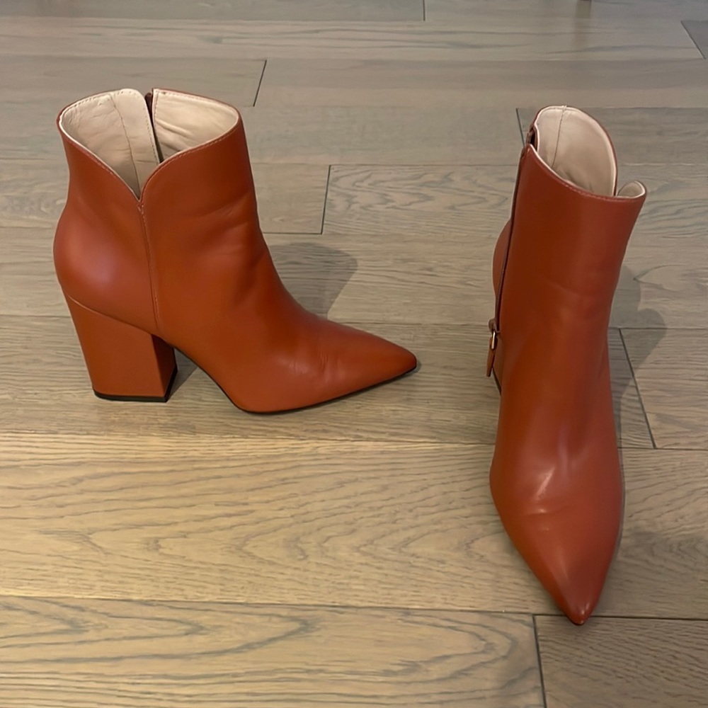Stuart Weitzman Vera booties 6.5 in cognac